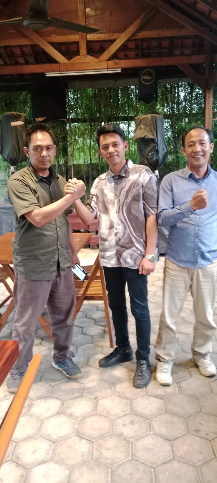 Rohmat Selamat SH.,M.Kn. Kuasa Hukum Kades Pabuaran angkat bicara Terkait berita Hoaks