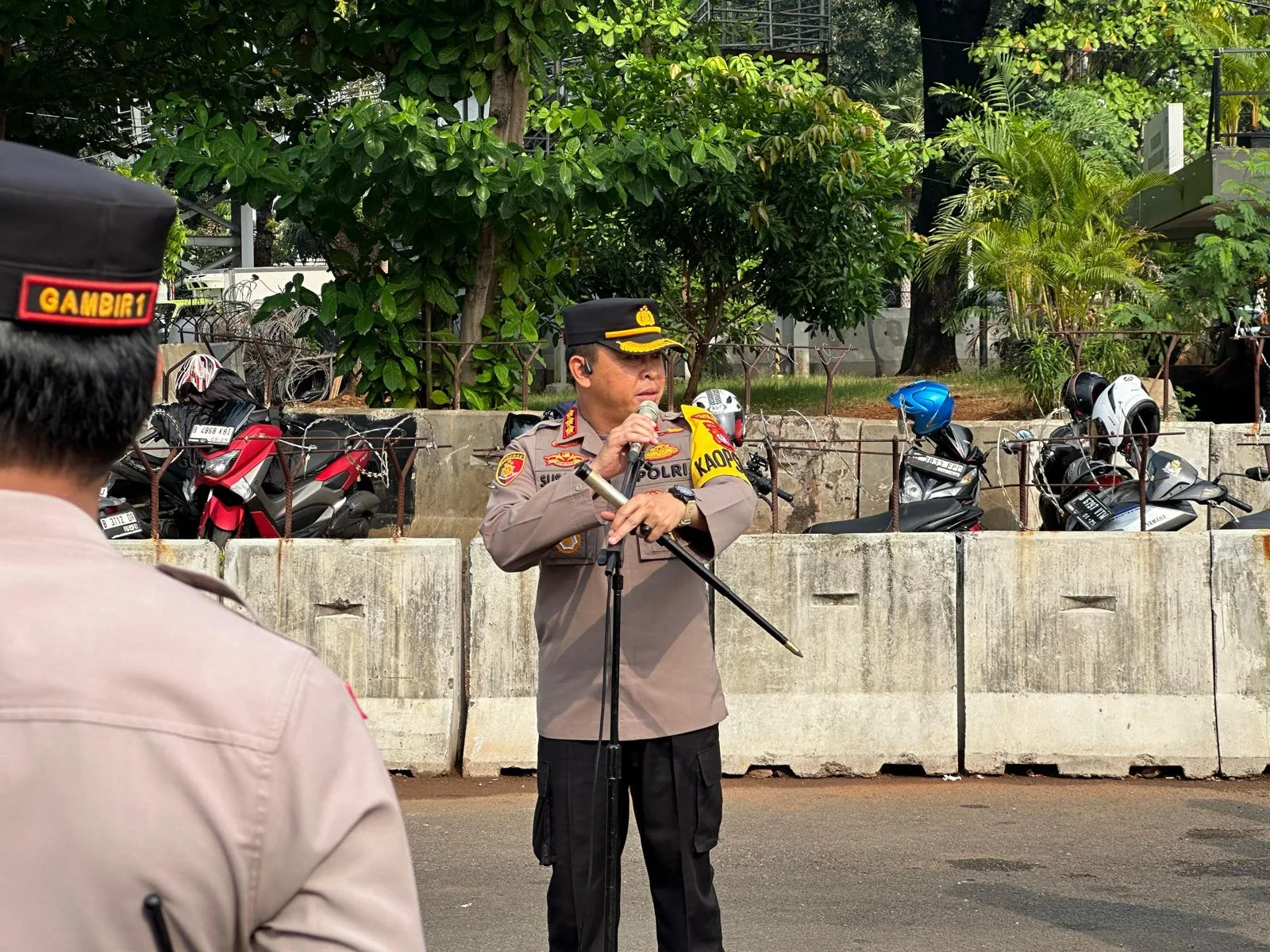 Polri Terjunkan 1.394 Personel Amankan Aksi Demo di Gedung DPR