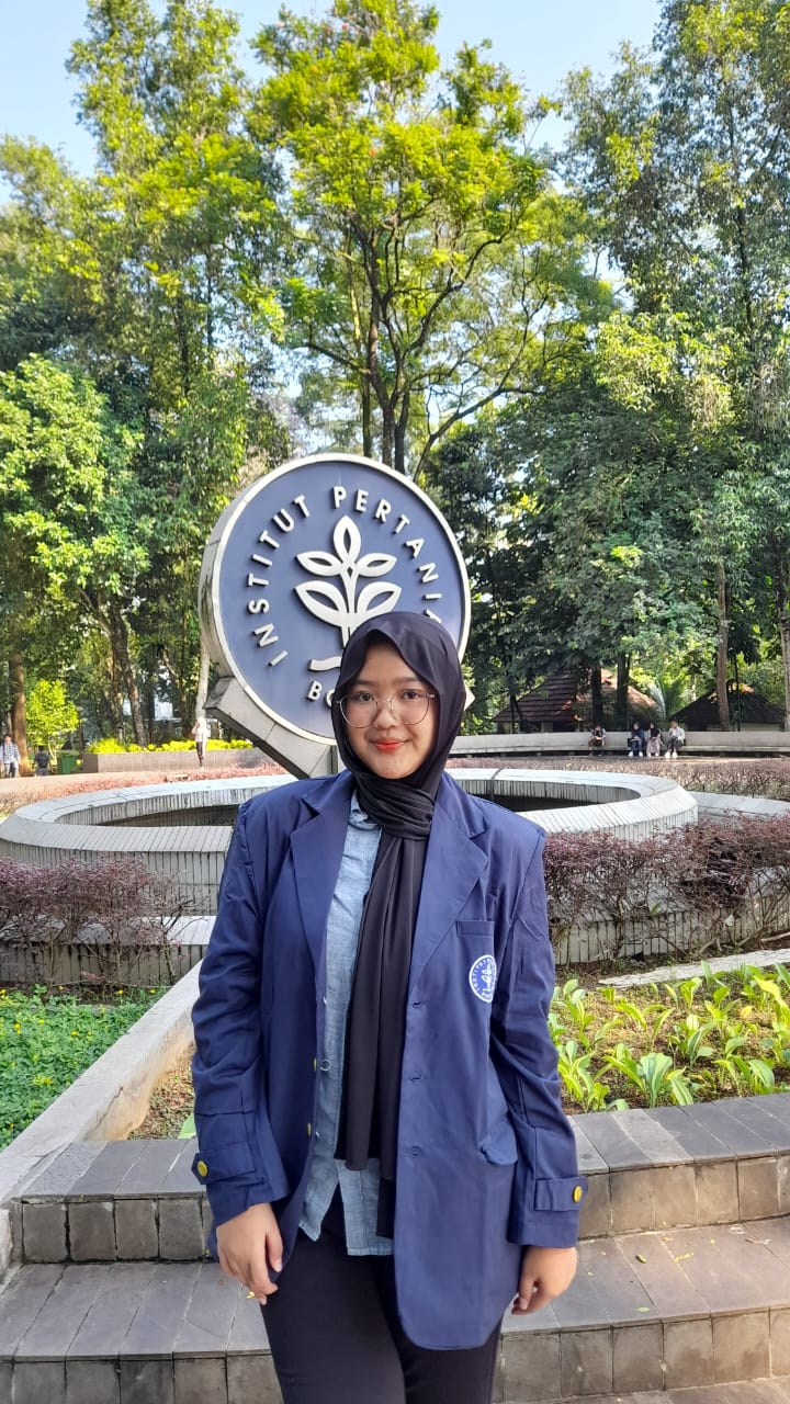 Mahasiswi IPB, Lulusan Terbaik SMAN 1 Ciomas, Raih Prestasi Nasional: Inspirasi dari Bogor